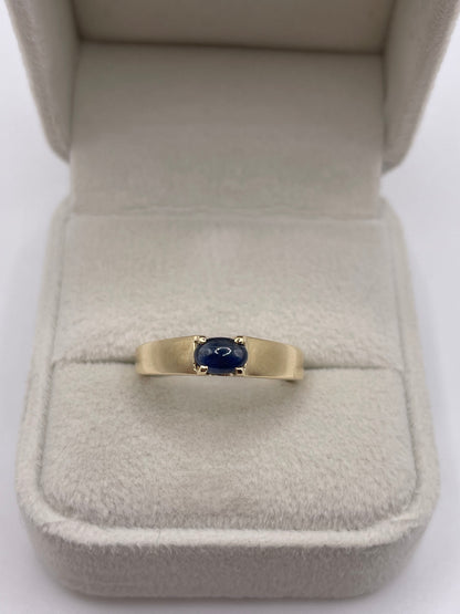 9ct gold cabochon sapphire ring