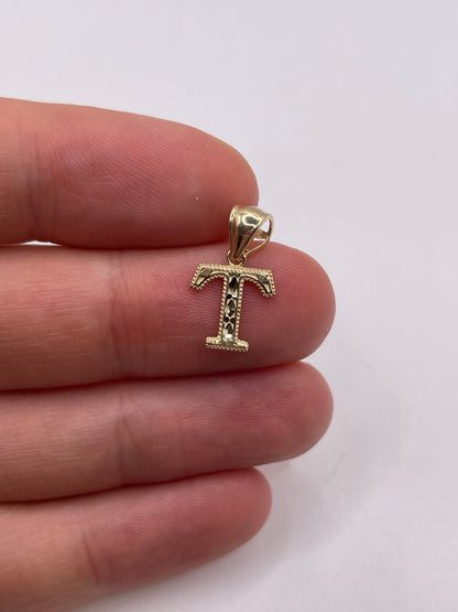 9ct gold initial T pendant