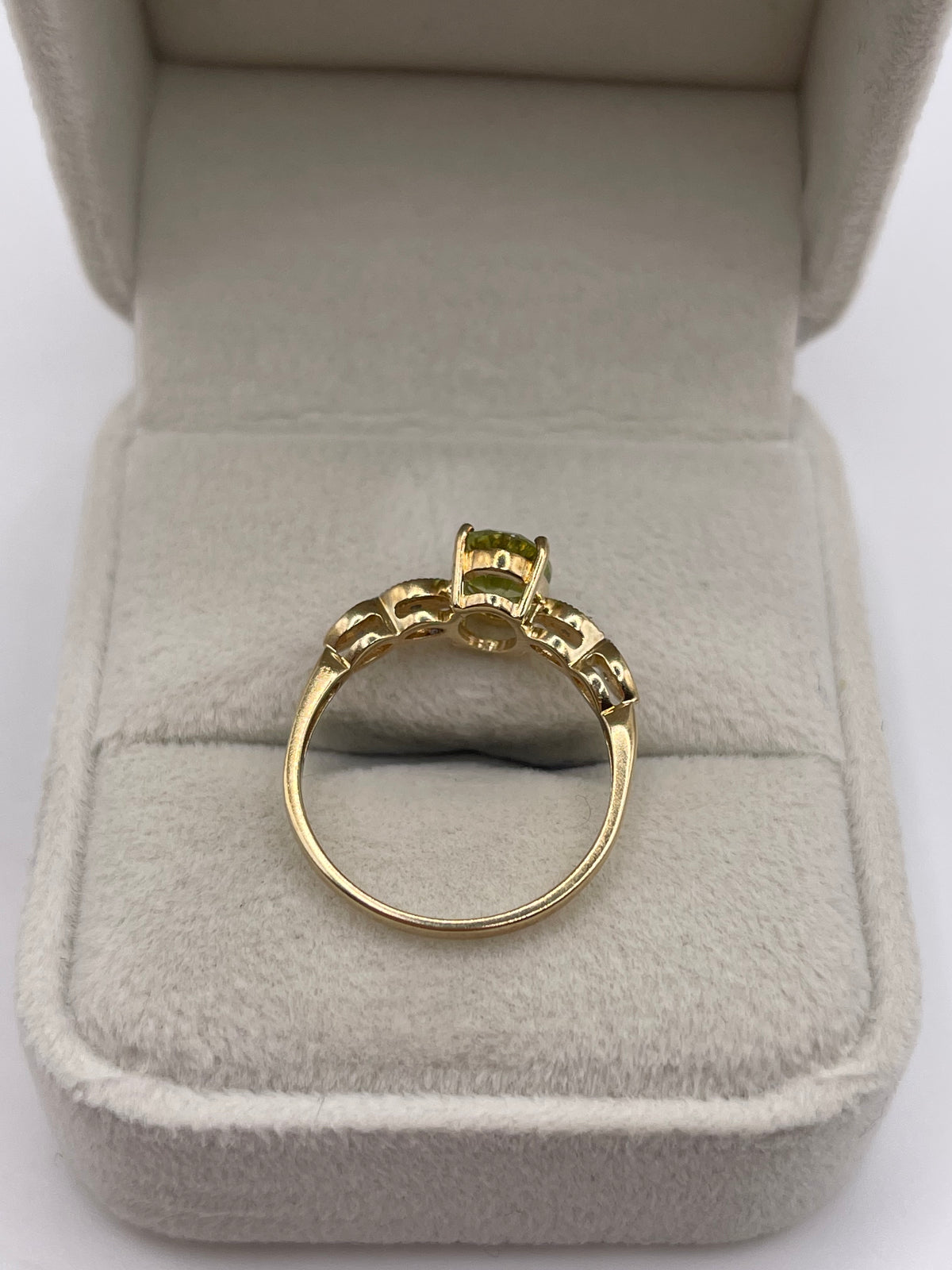 9ct gold peridot and diamond ring