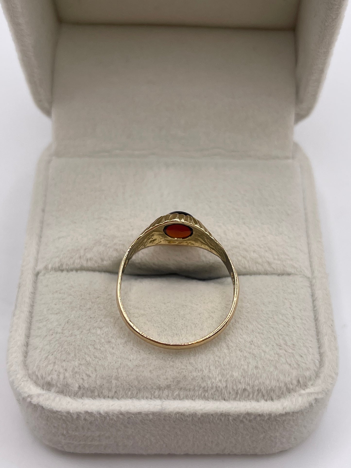 9ct gold cabochon garnet ring