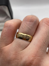 Load image into Gallery viewer, 9ct gold engraved band
