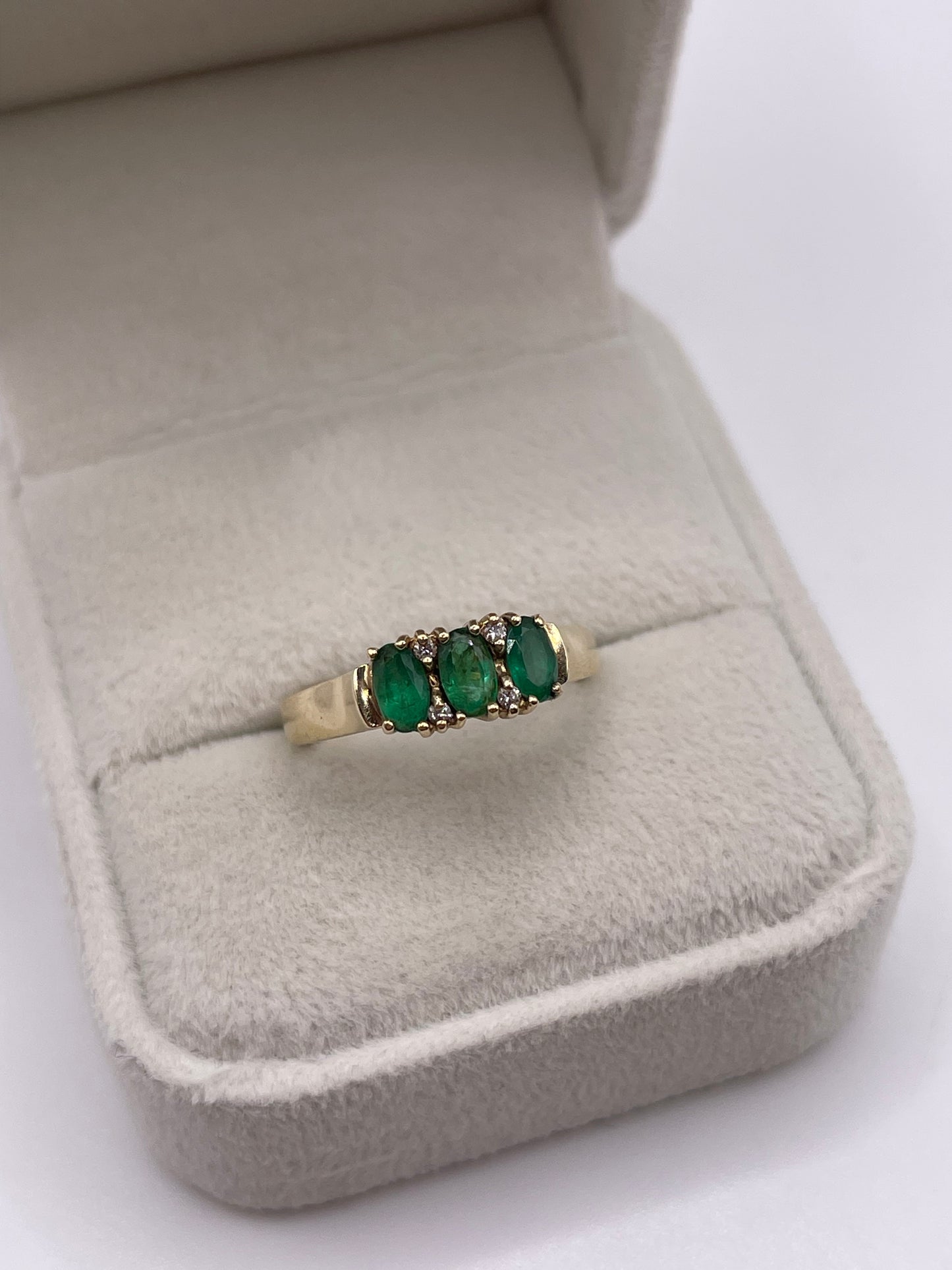 9ct gold emerald and diamond ring