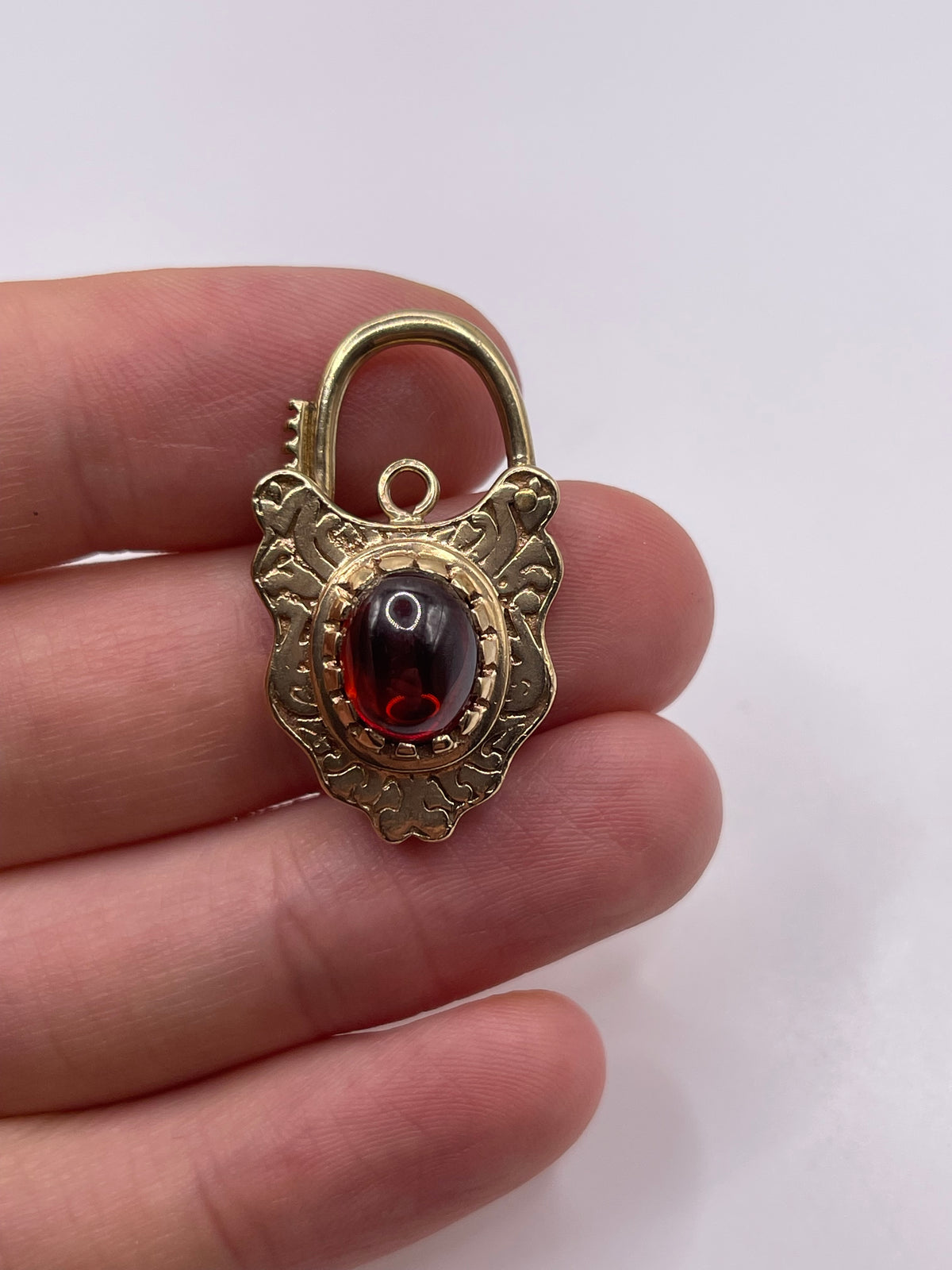 9ct gold cabochon garnet padlock