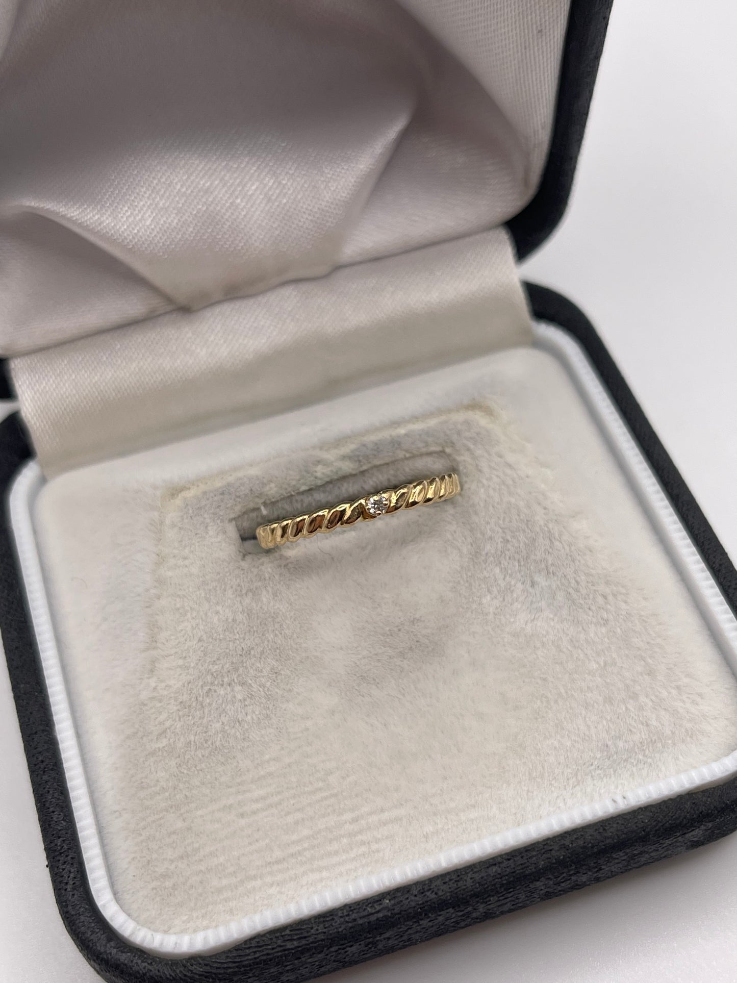9ct gold diamond ring
