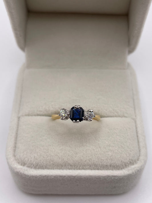 18ct gold sapphire and diamond ring