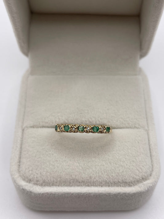 9ct gold emerald and diamond ring