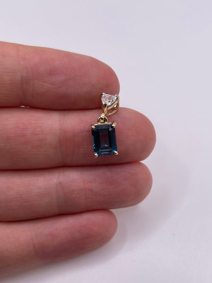 9ct gold topaz pendant