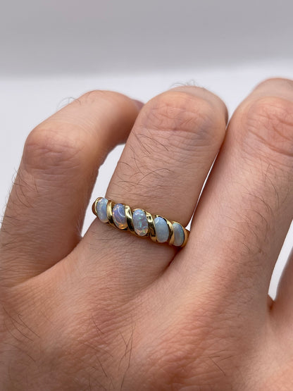 9ct gold opal ring