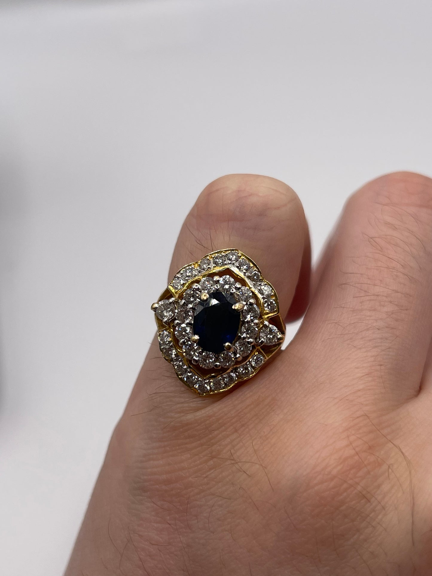 20ct gold sapphire and diamond ring