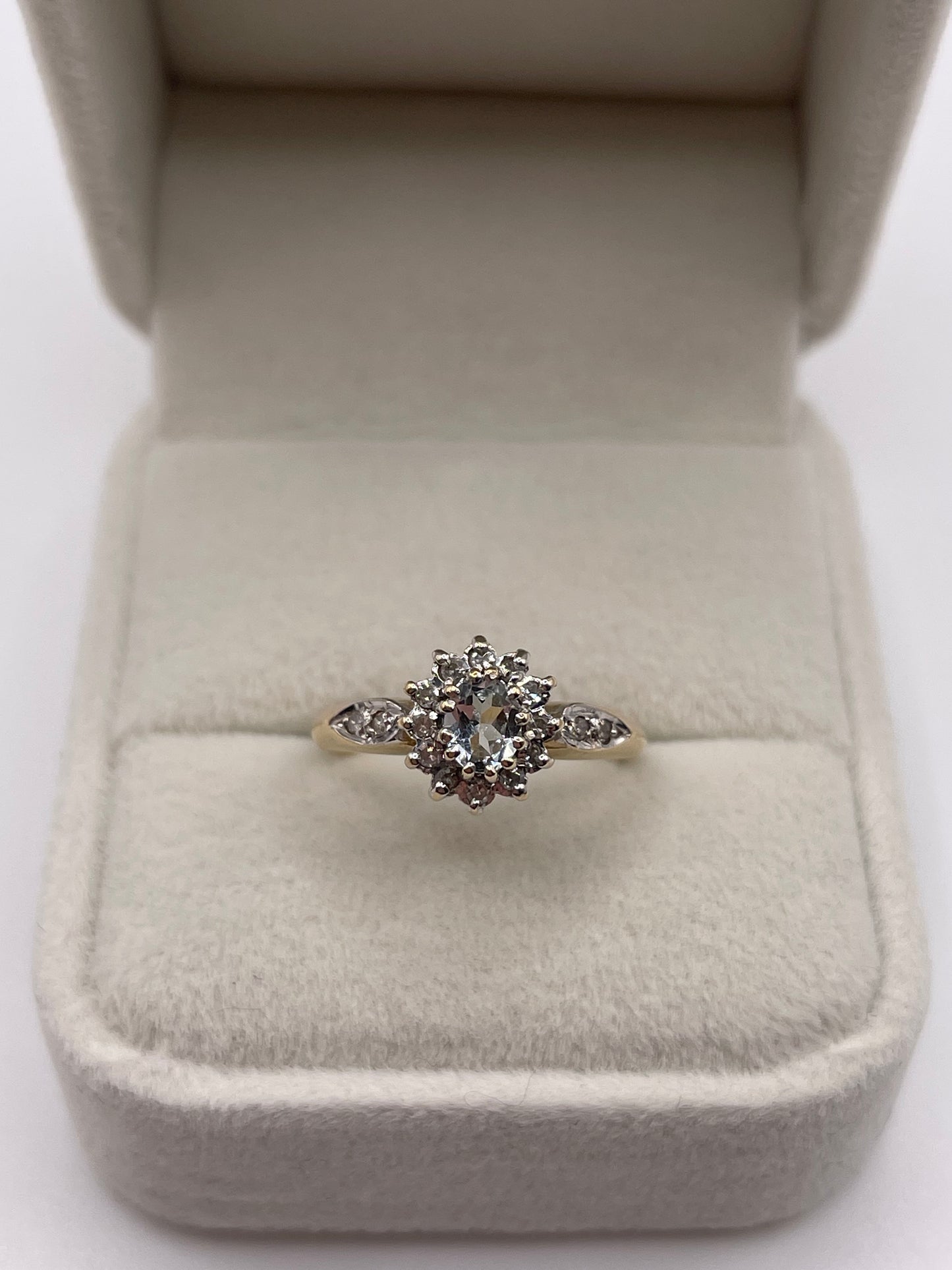 9ct gold aquamarine and diamons ring