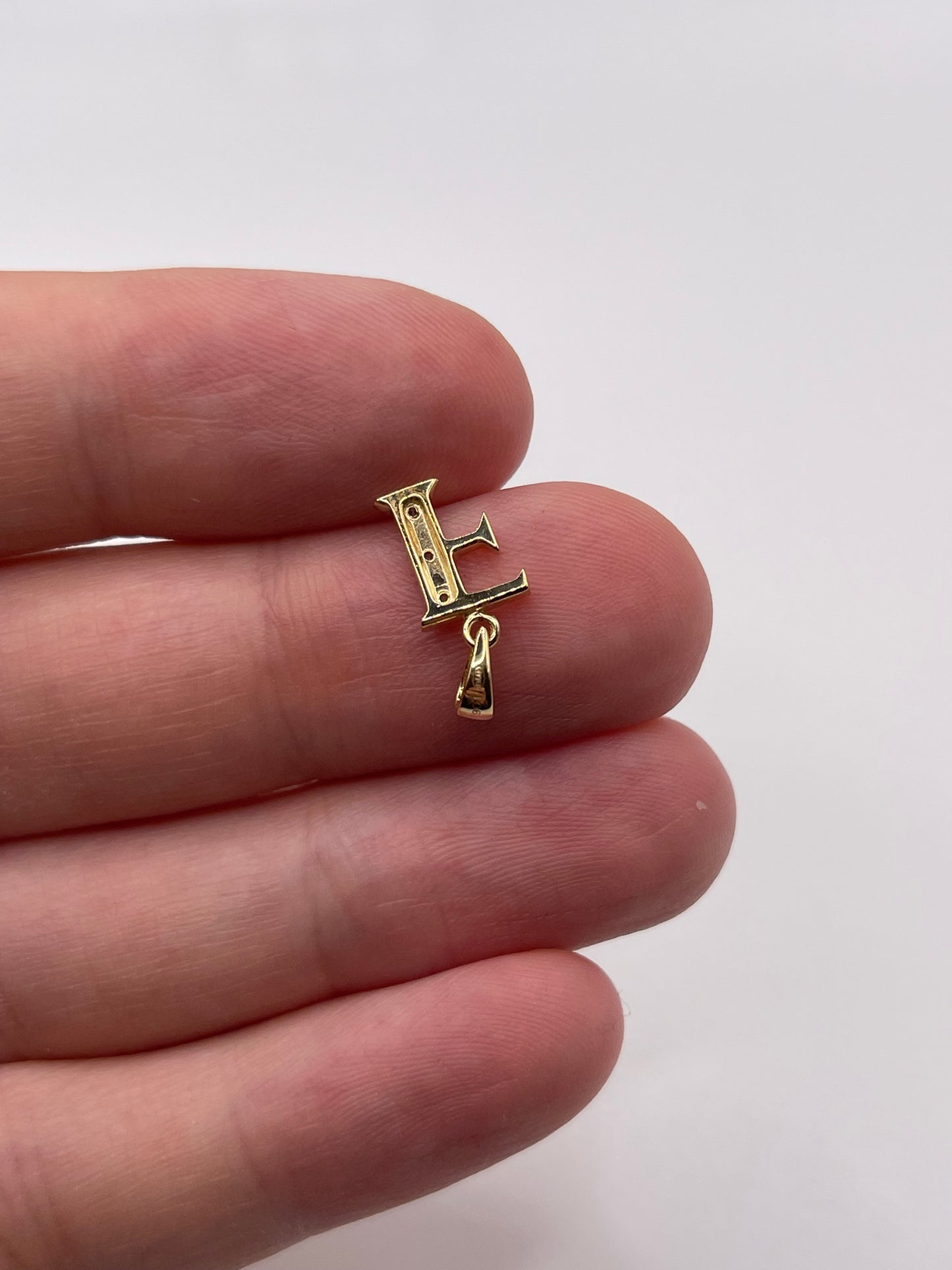 9ct gold diamond initial F pendant