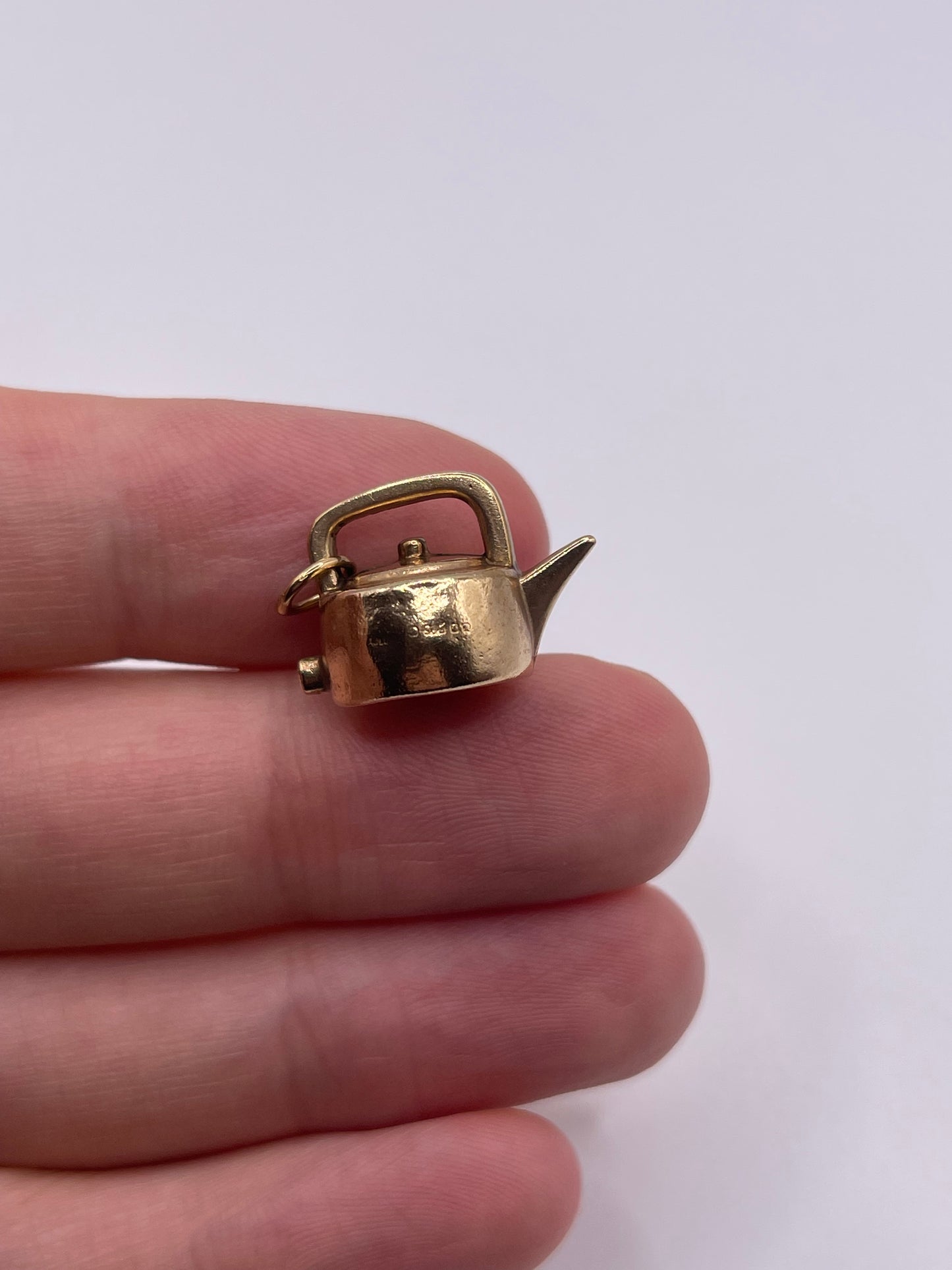 9ct gold kettle charm