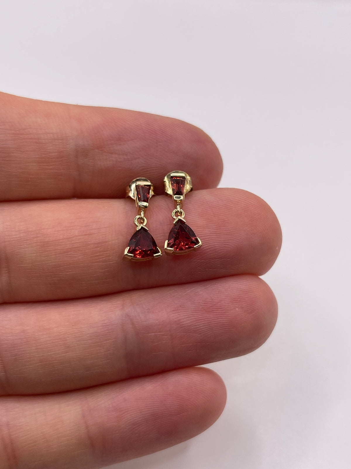 9ct gold garnet earrings