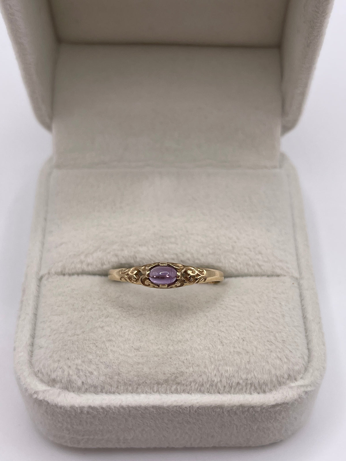 9ct gold cabochon amethyst ring