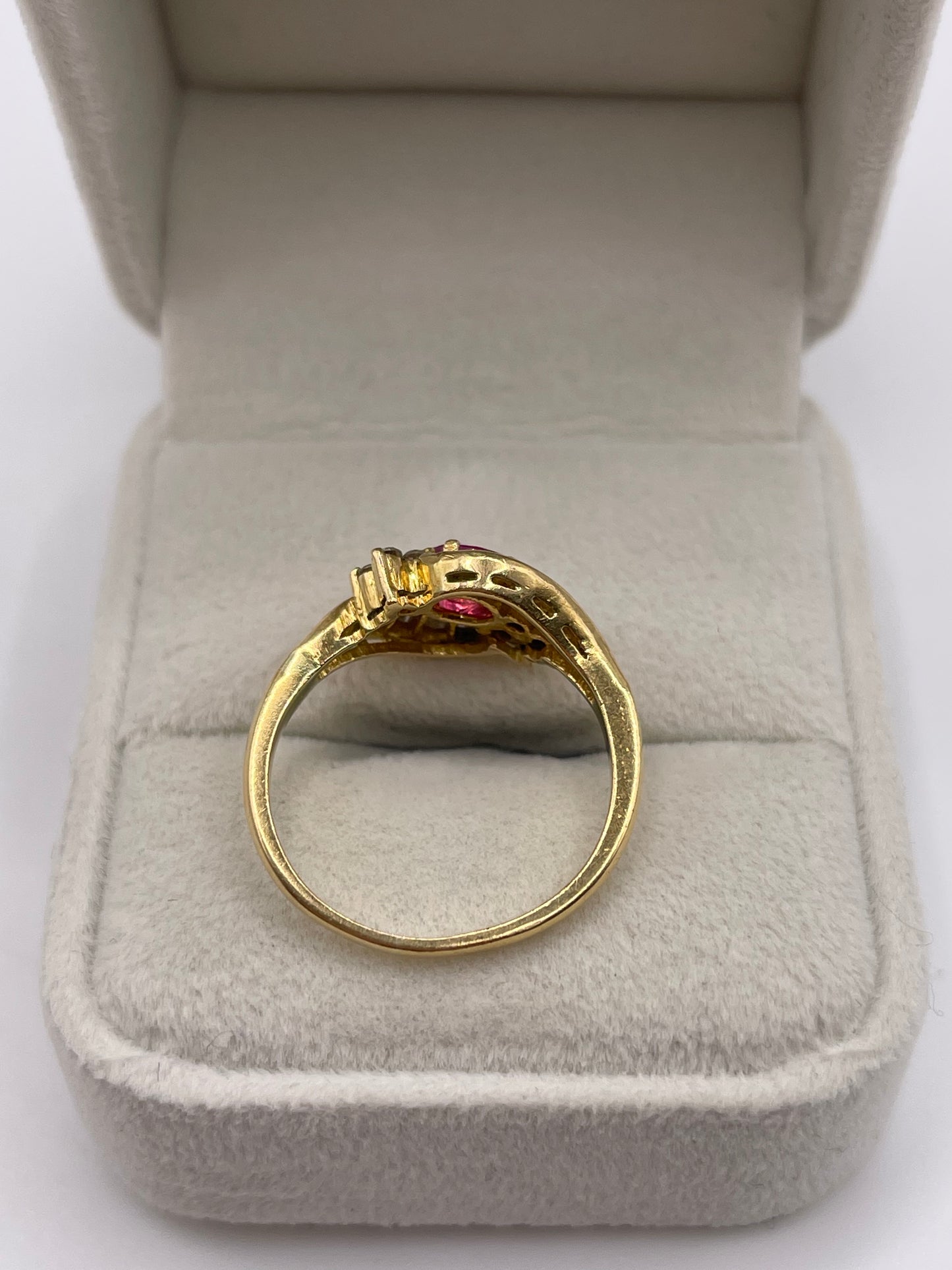18ct gold ruby and diamond ring