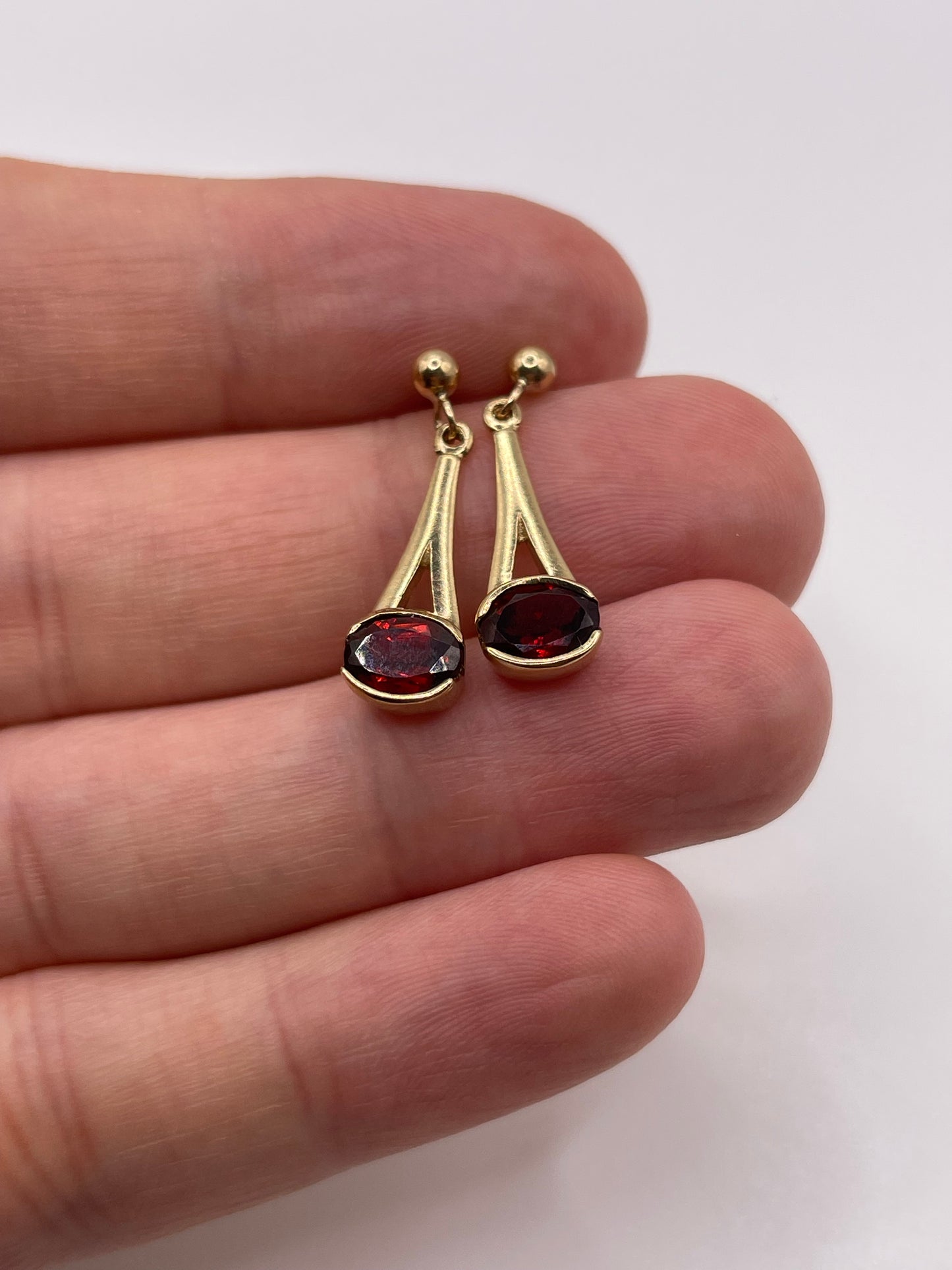 9ct gold garnet earrings