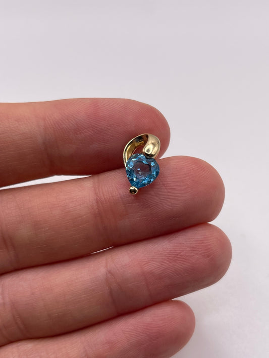 9ct gold blue topaz pendant