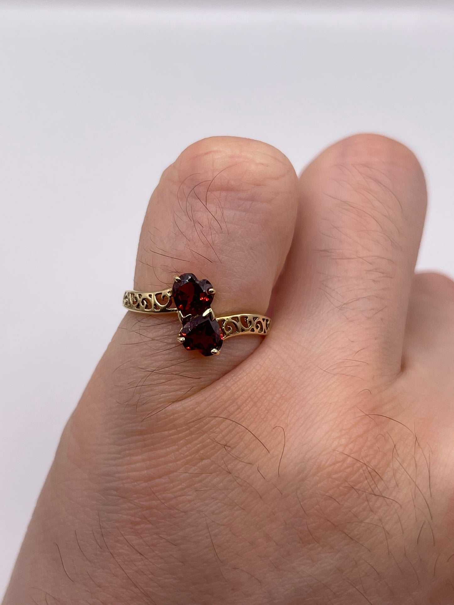 9ct gold garnet heart ring