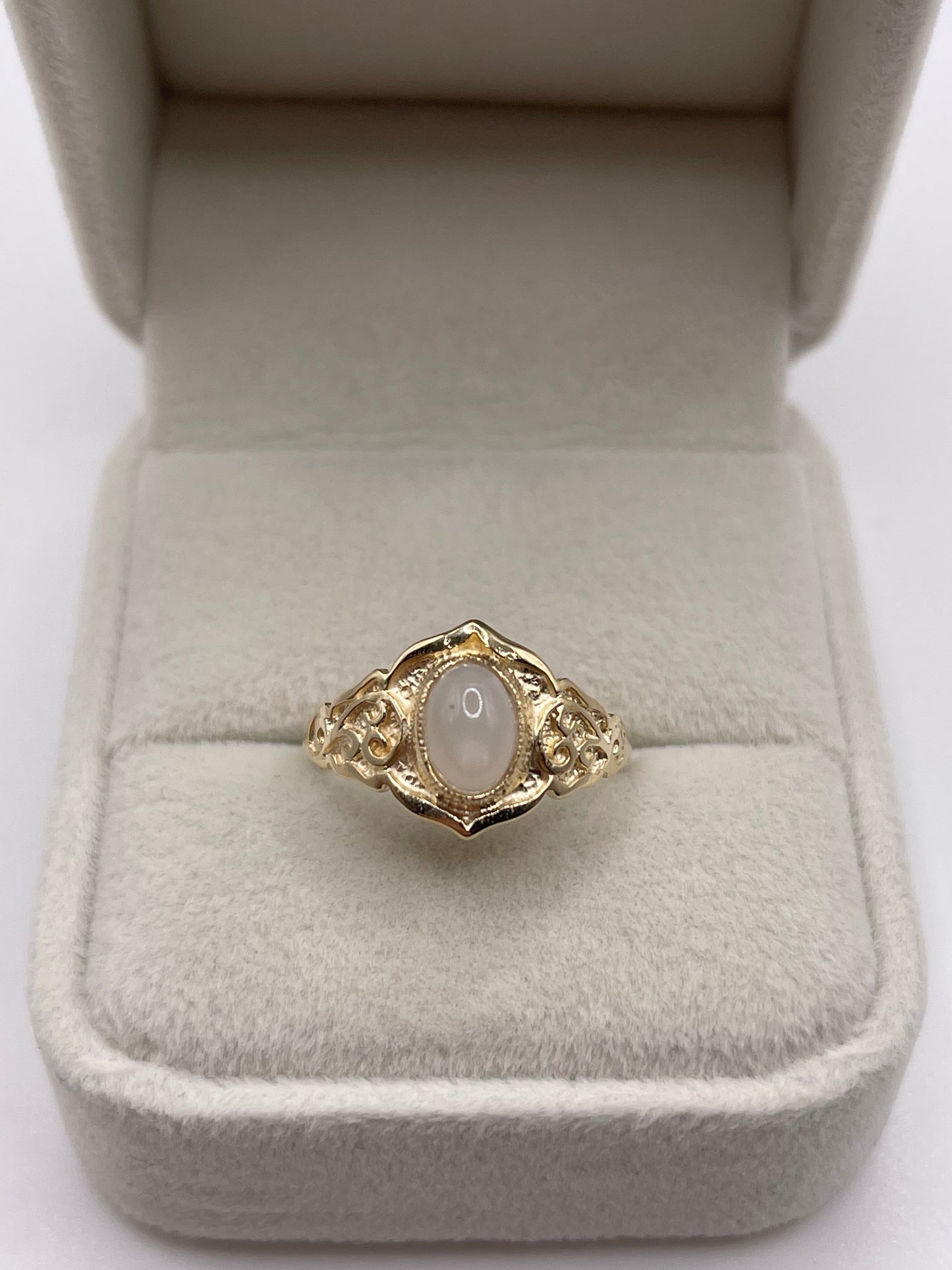 9ct gold moonstone ring