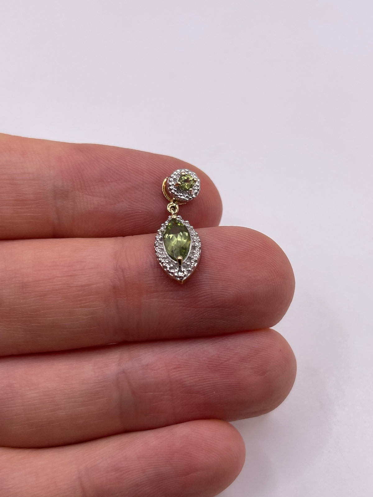 9ct gold peridot and diamond pendant