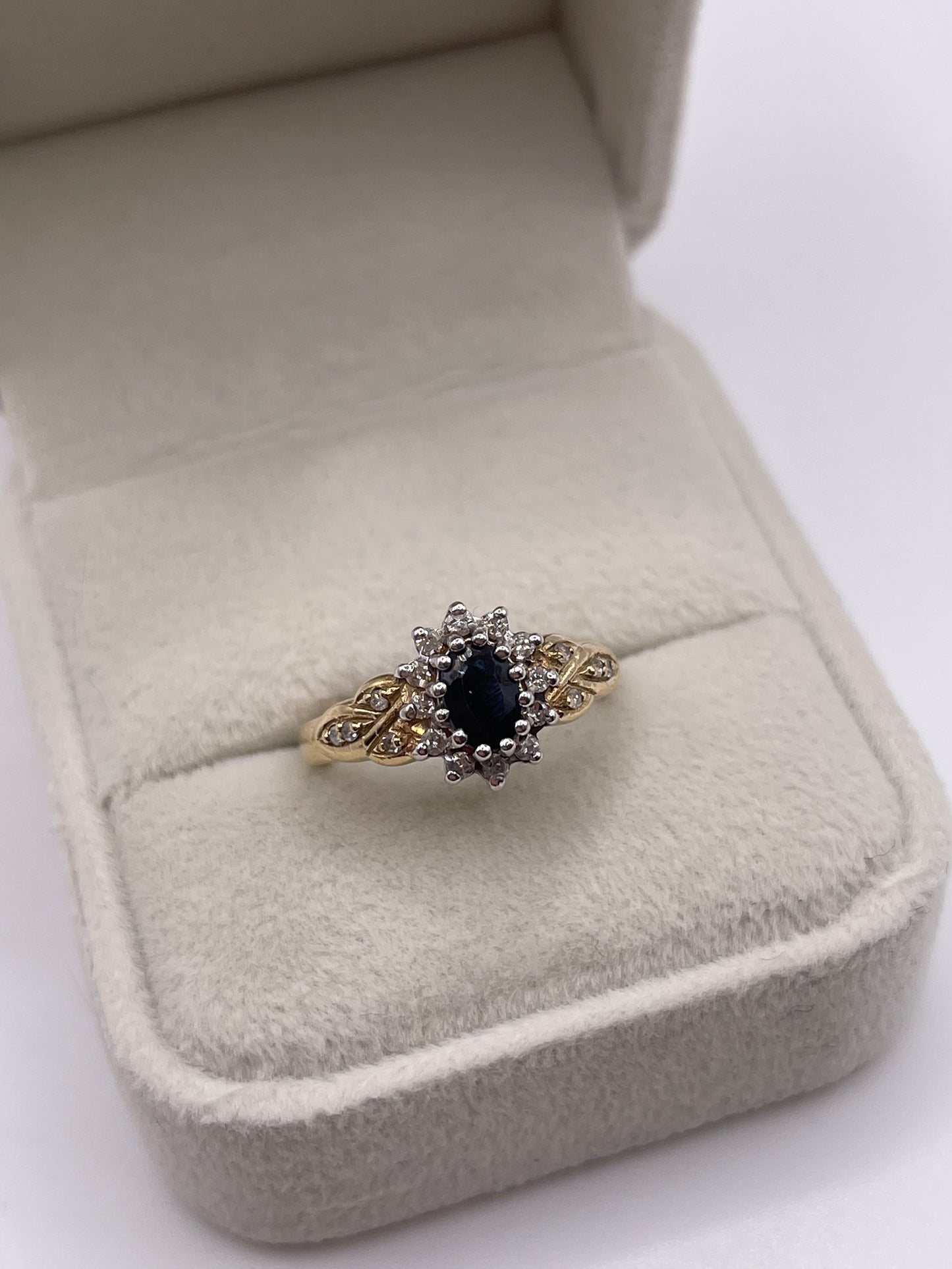 9ct gold sapphire and diamond ring