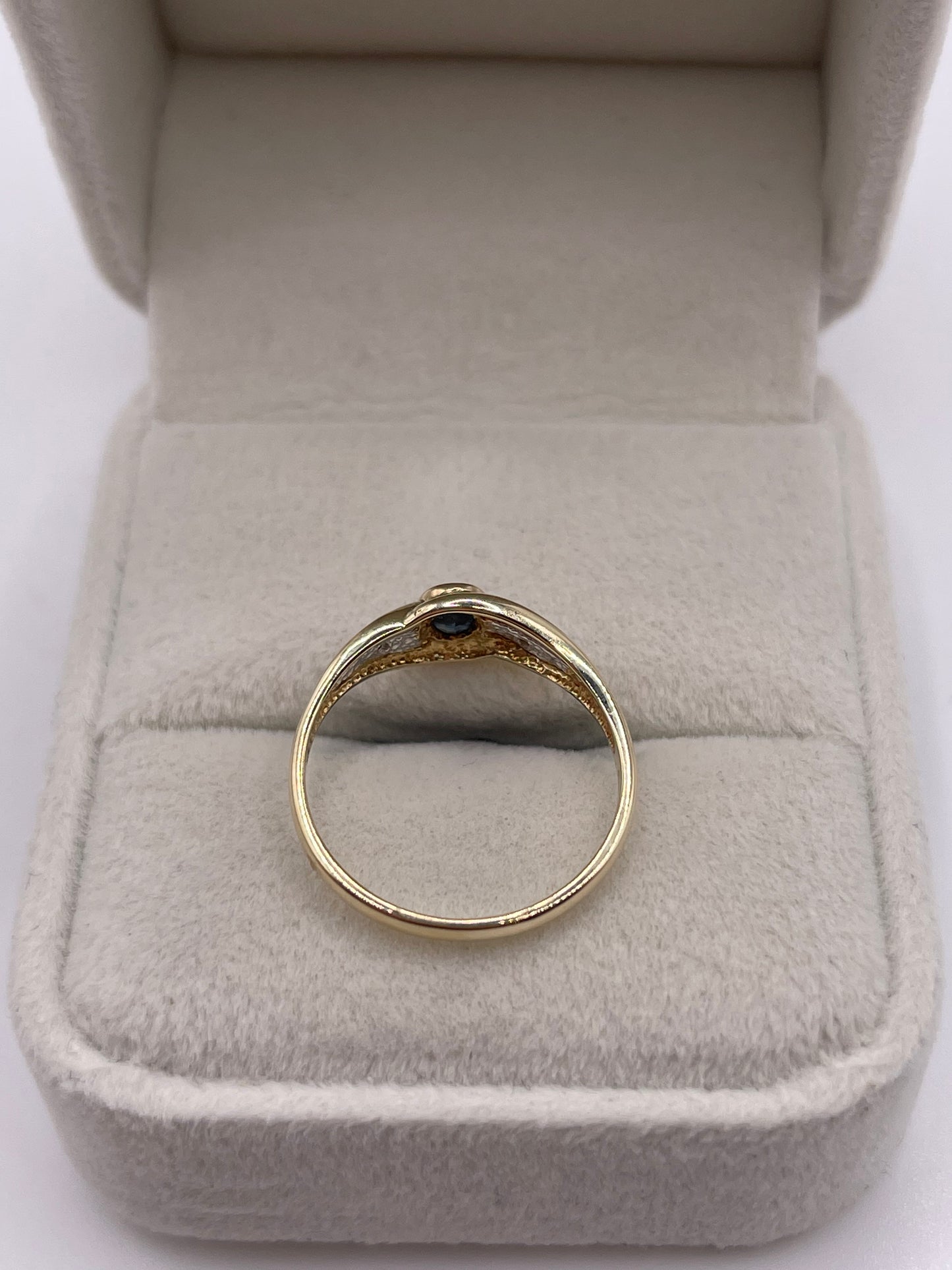 9ct gold sapphire and diamond ring