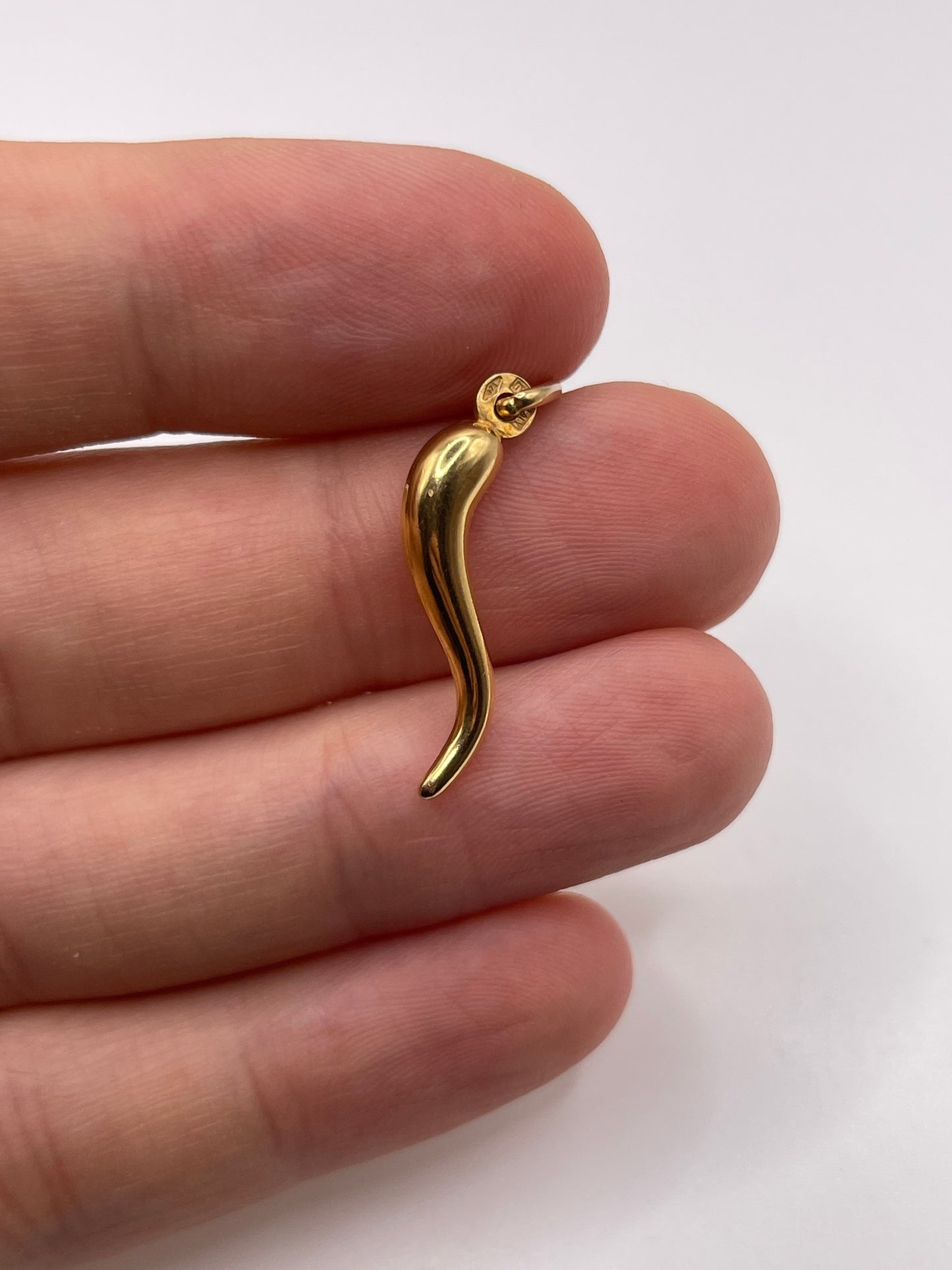 9ct gold horn of plenty pendant