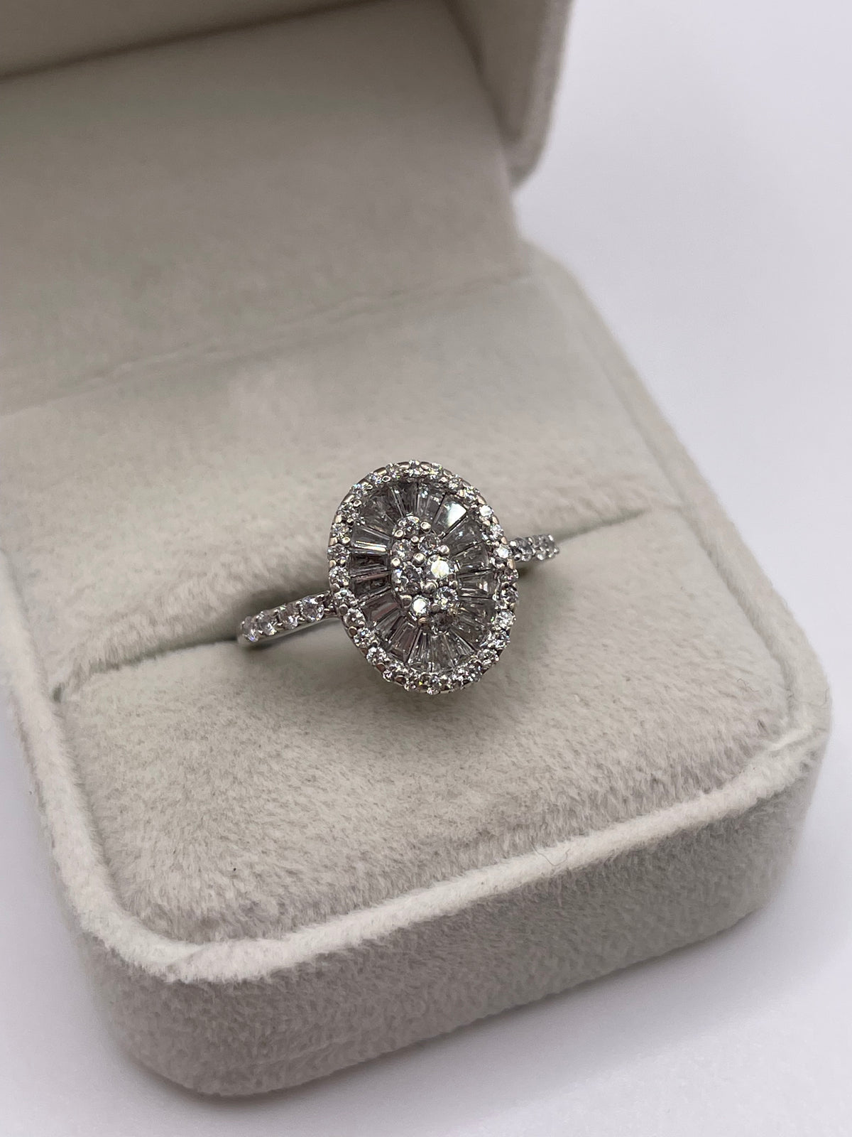 18ct white gold diamond cluster ring
