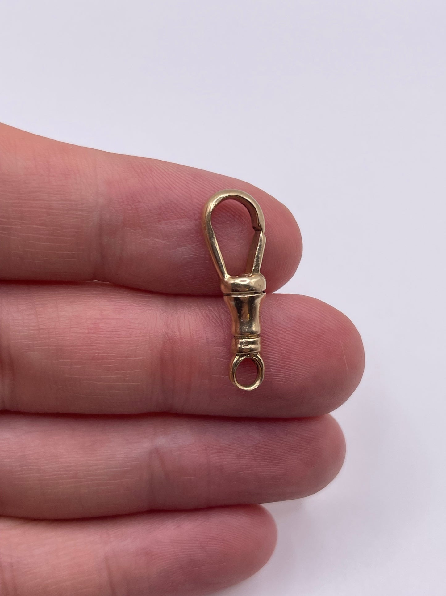 9ct gold dog clip A