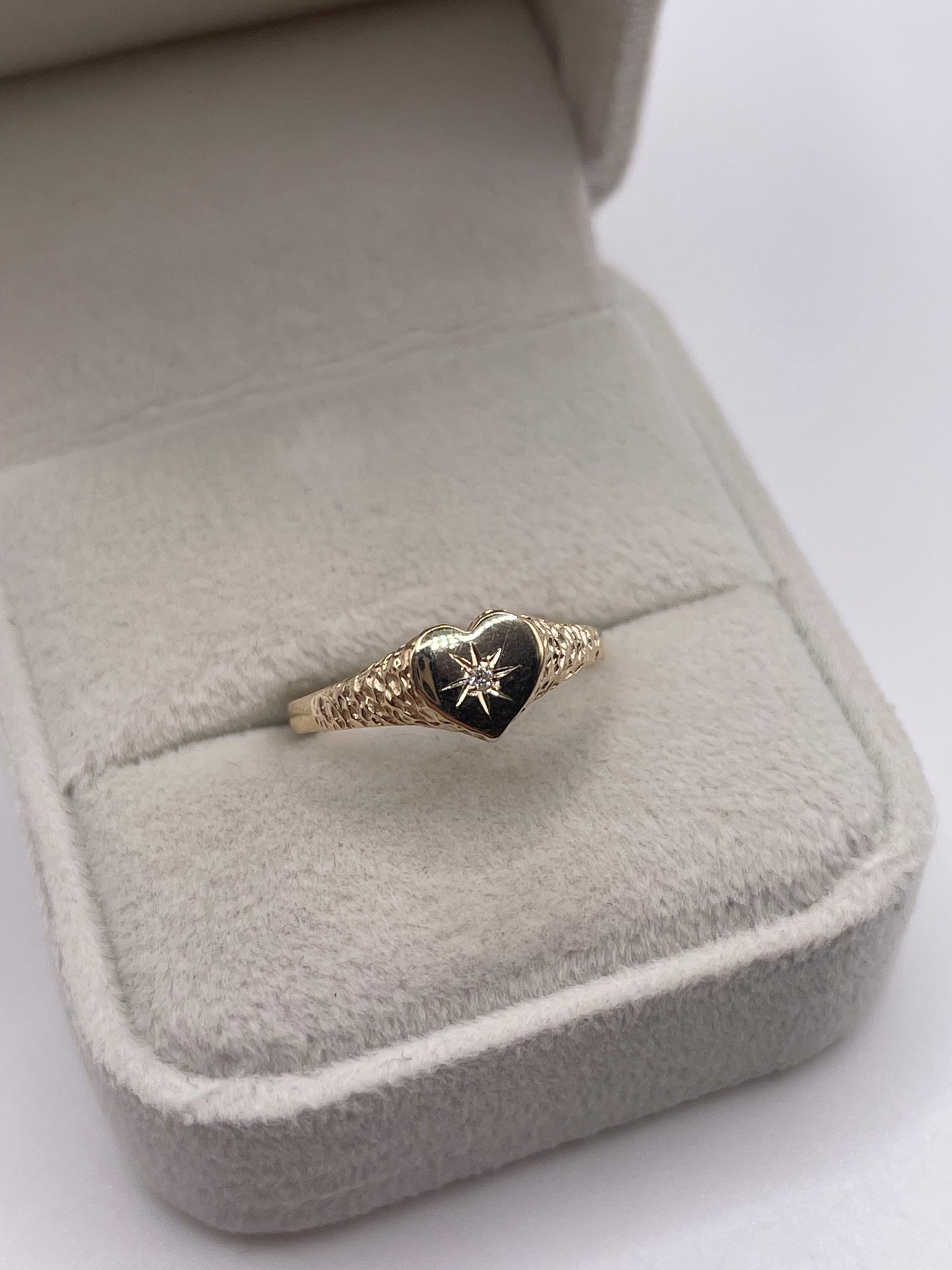 9ct gold diamond heart ring