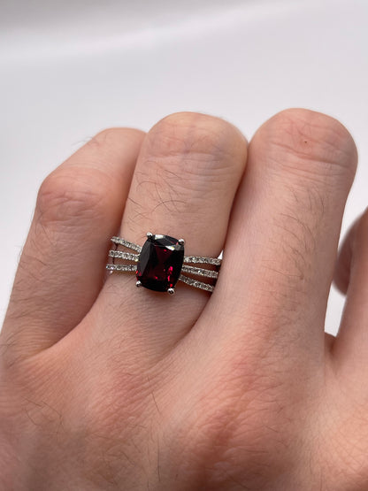 9ct white gold garnet and diamond ring