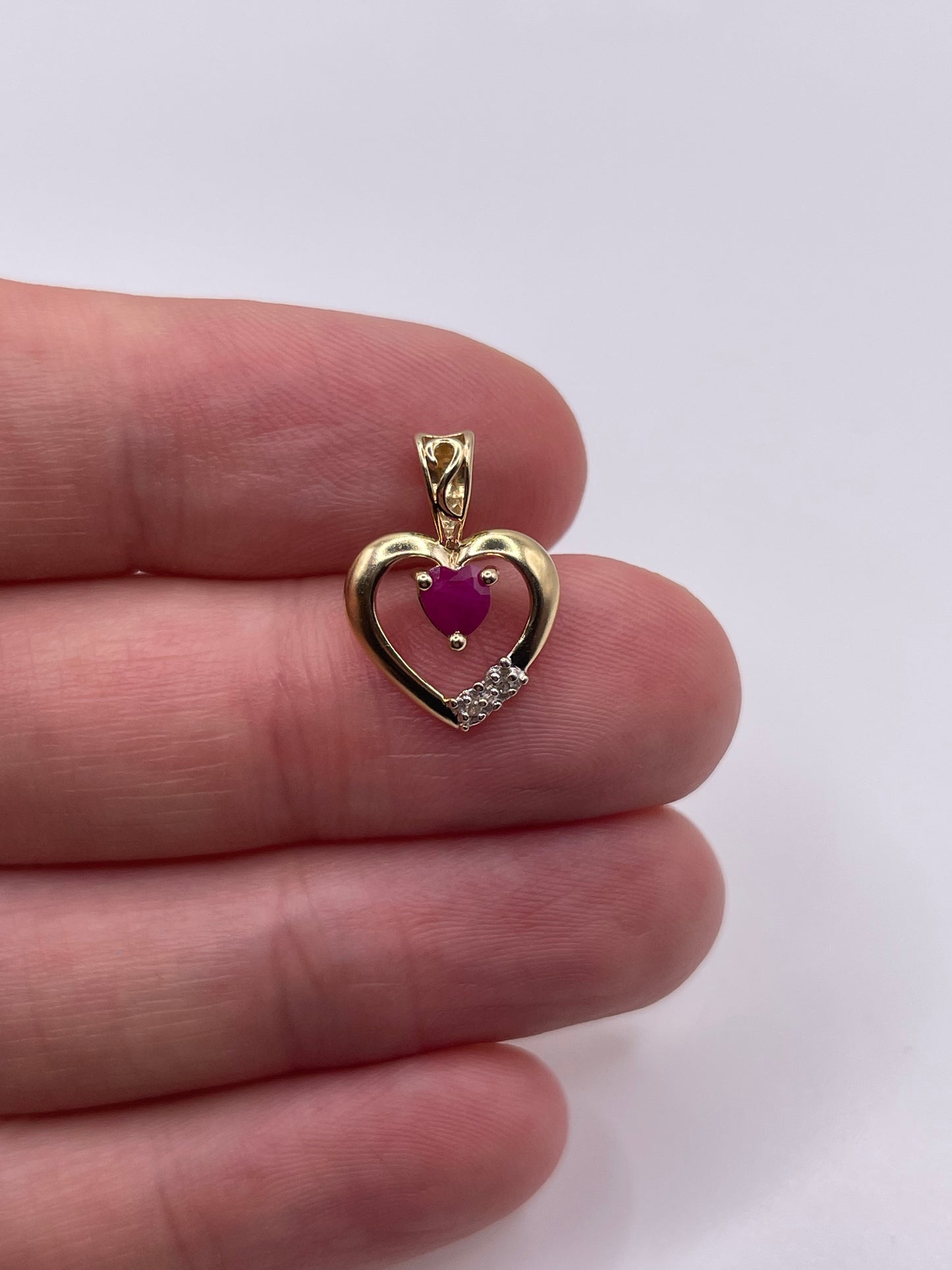 9ct gold ruby and diamond heart pendant