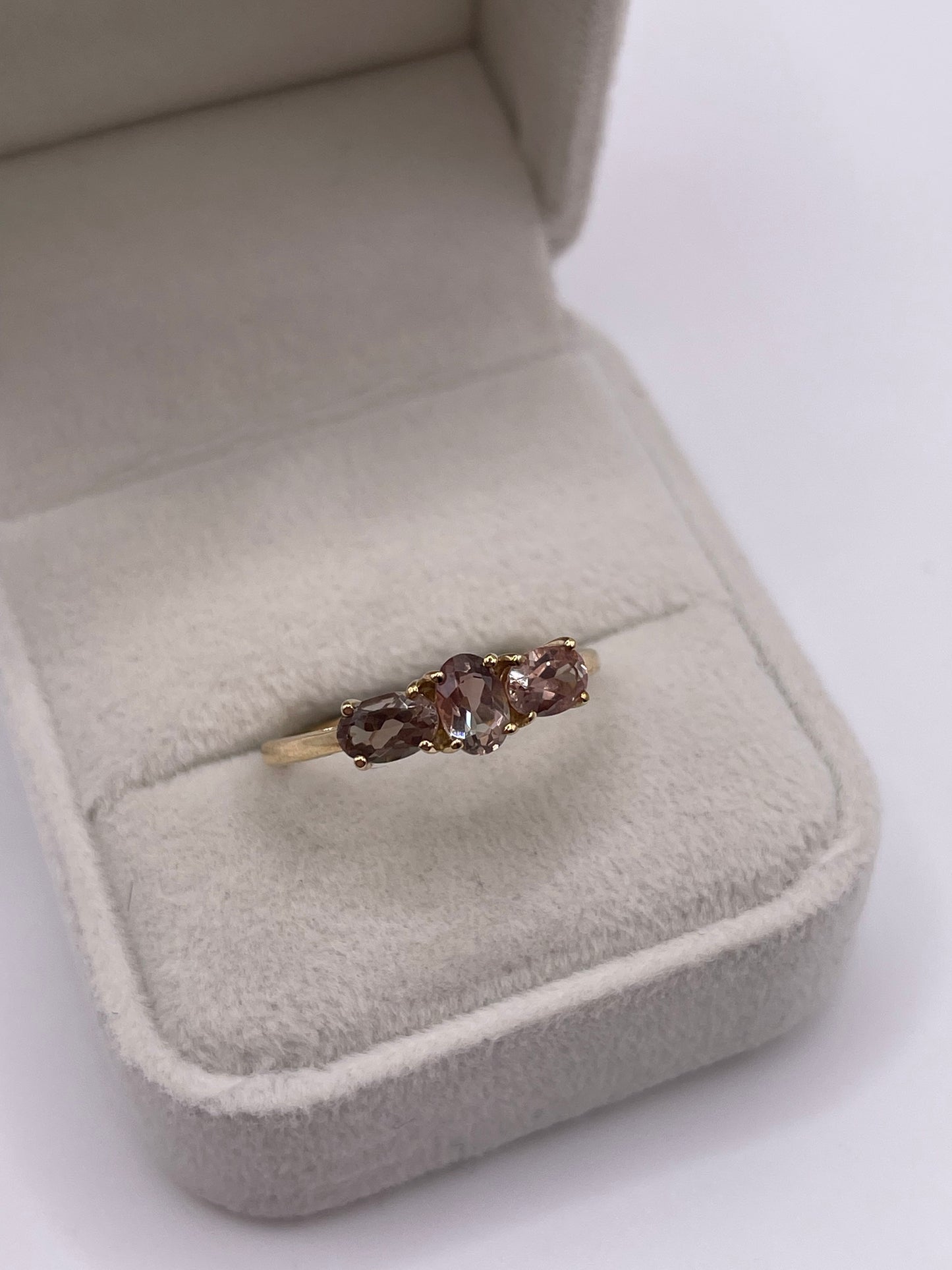 9ct gold quartz ring