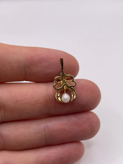9ct gold sapphire and pearl pendant