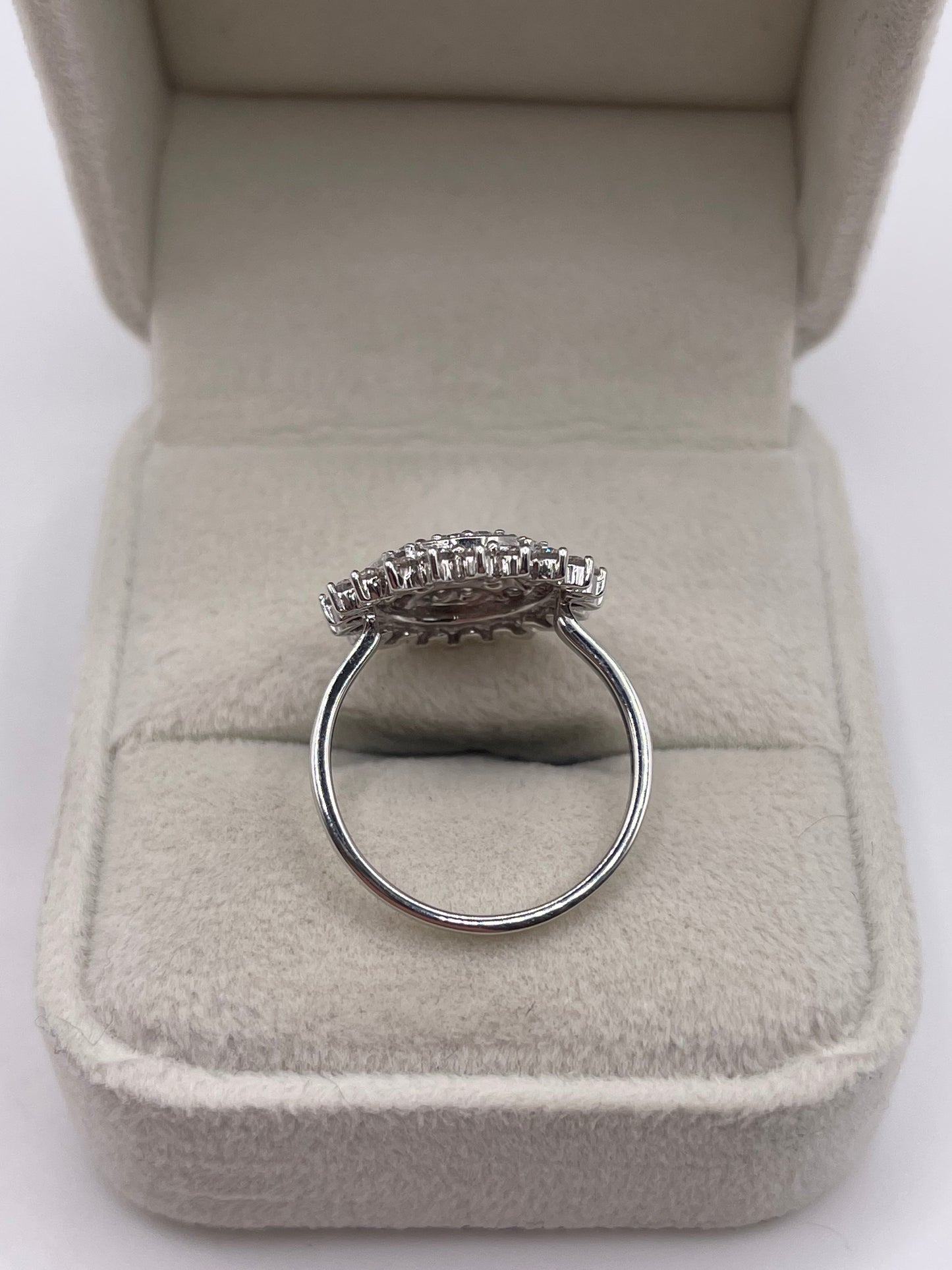 18ct white gold diamond cluster ring