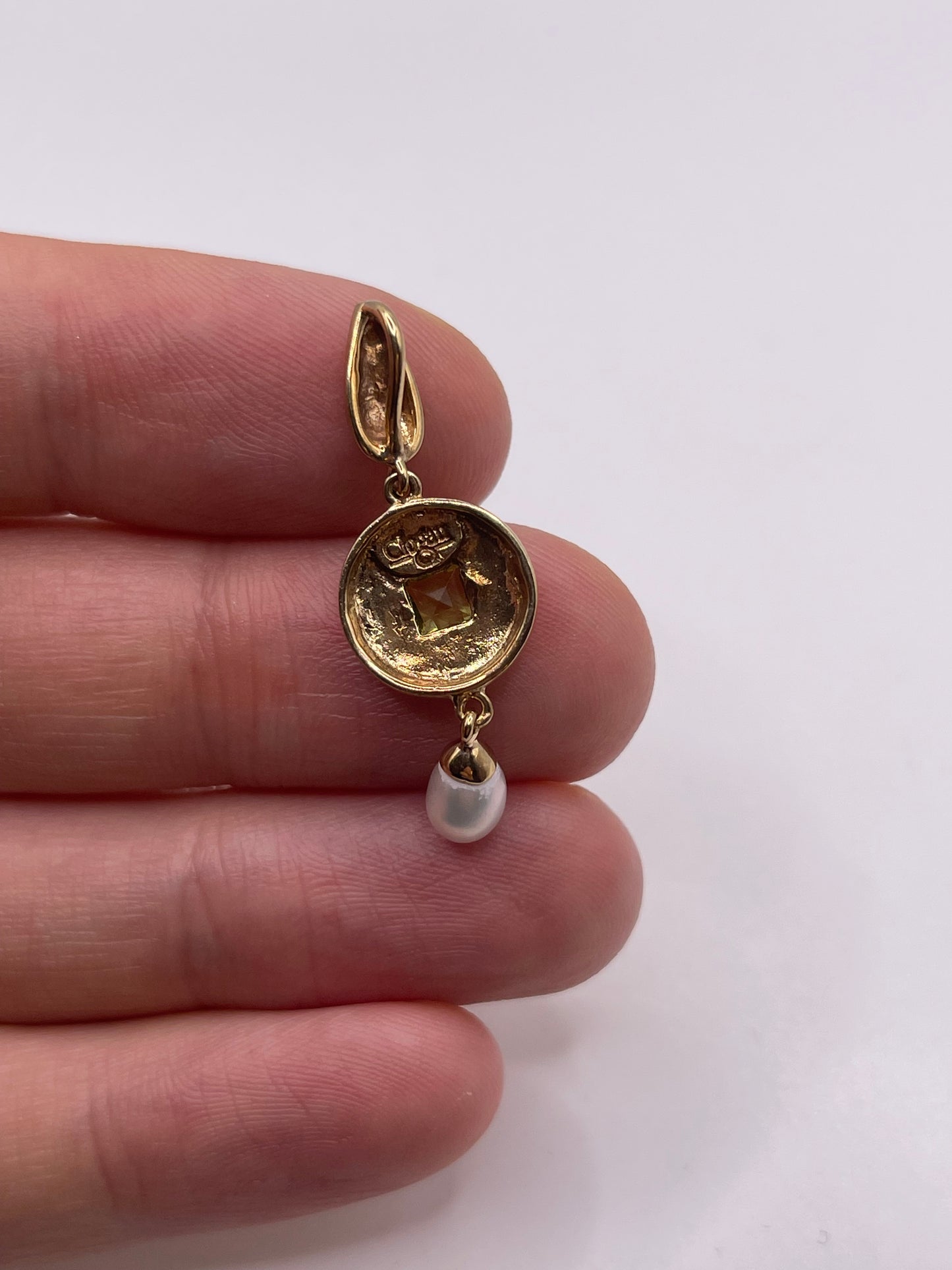Clogau 9ct gold peridot and pearl pendant