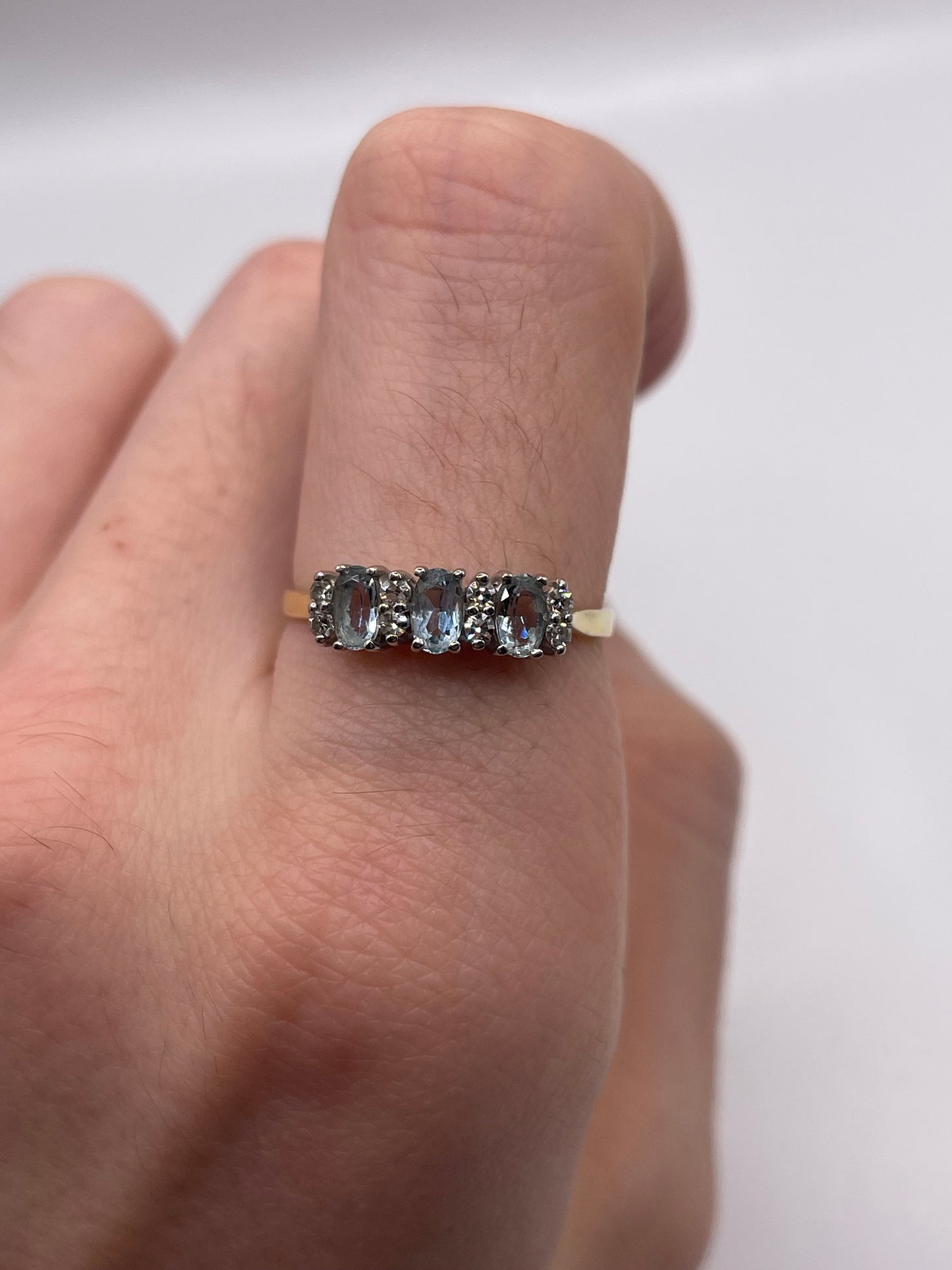 18ct gold aquamarine and diamond ring