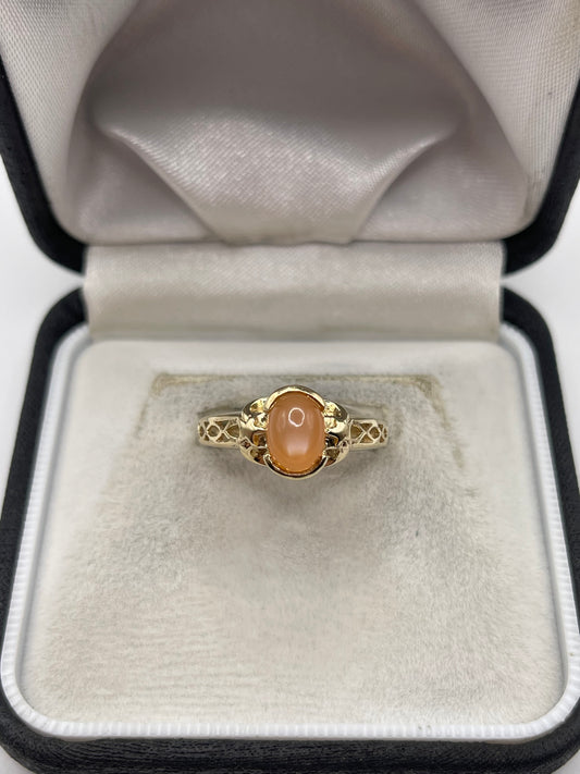 9ct gold peach moonstone ring