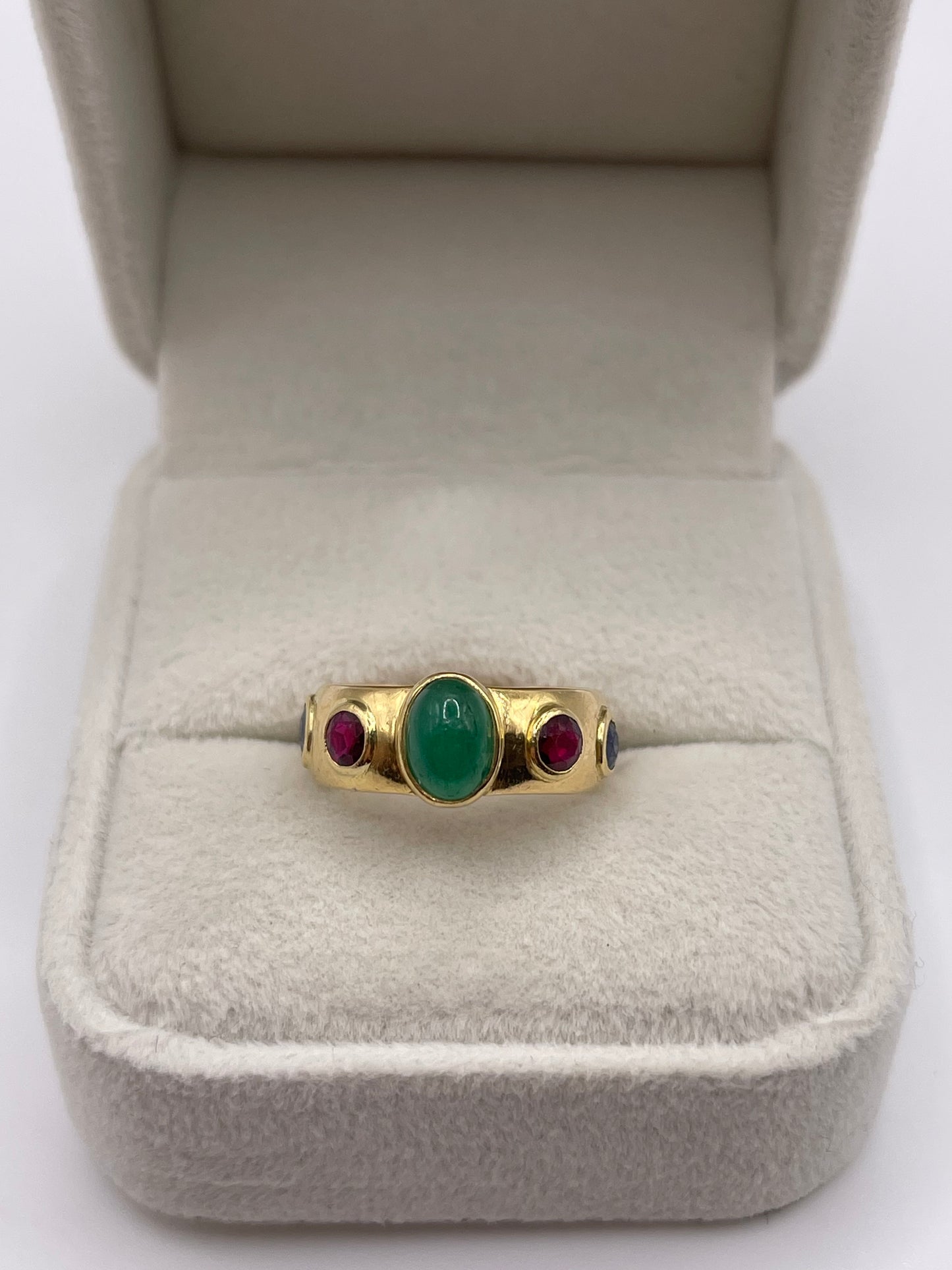 18ct gold cabochon emerald, ruby and sapphire ring