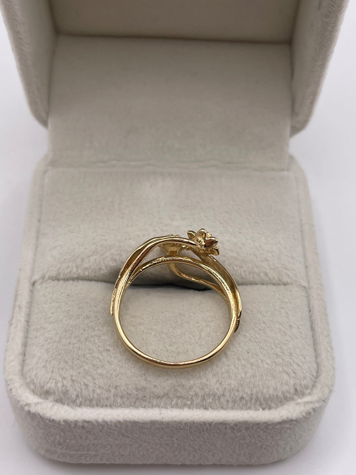 9ct gold flower ring
