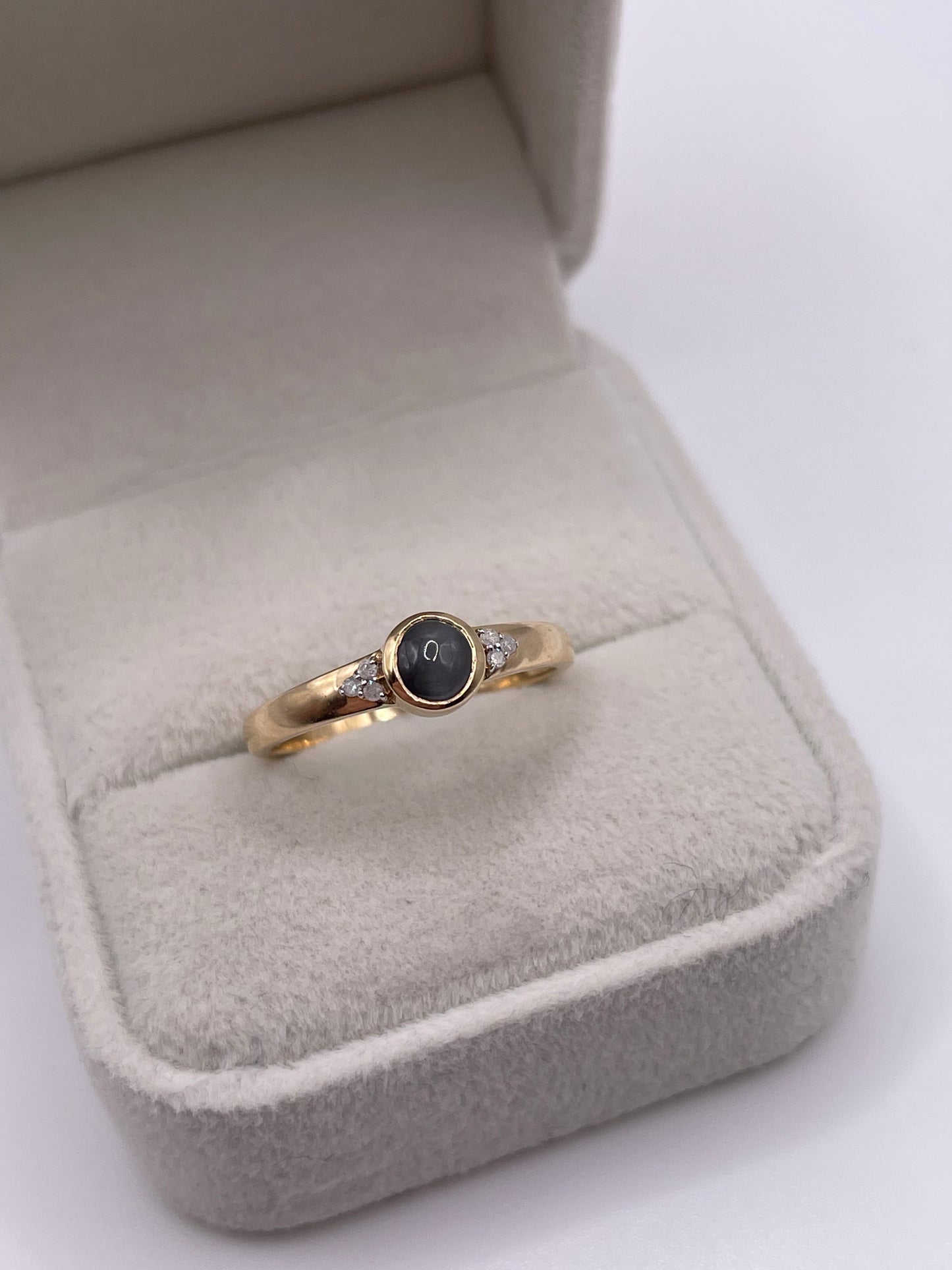 9ct gold cats eye chrysoberyl and diamond ring
