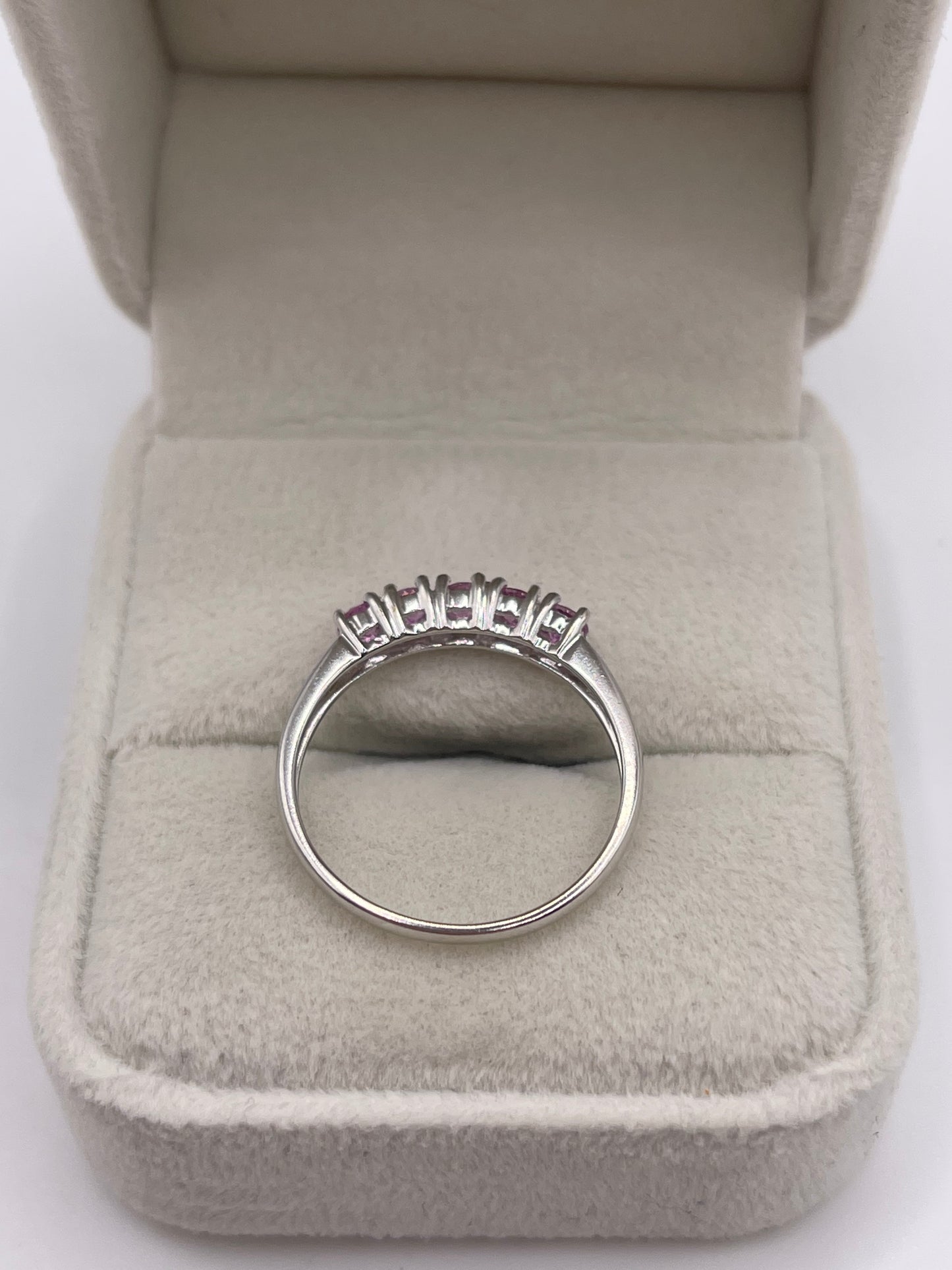 9ct white gold pink sapphire ring