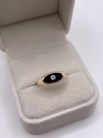 9ct gold onyx and cz ring