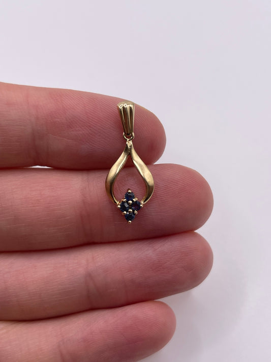 9ct gold sapphire pendant