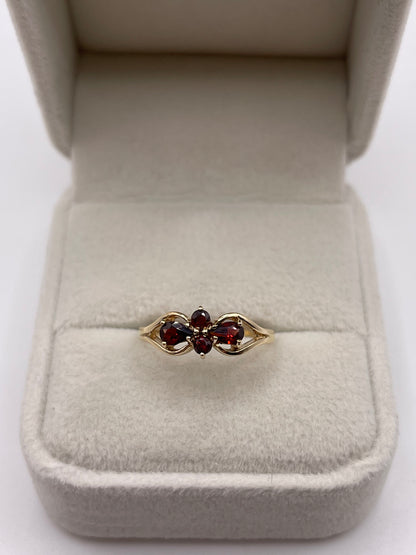 9ct gold garnet ring
