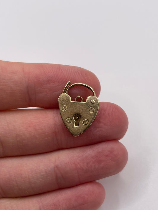 9ct gold padlock 122