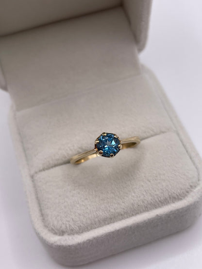 9ct gold blue topaz ring