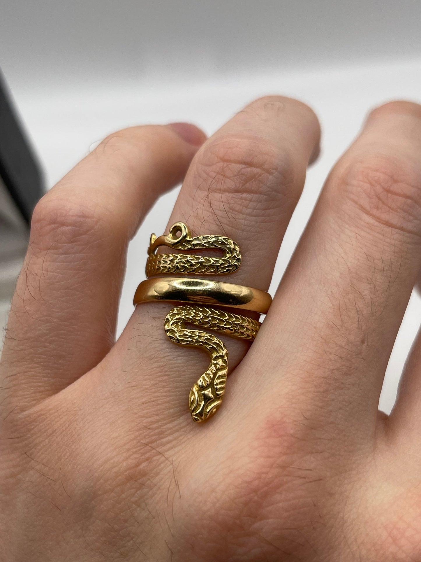 18ct gold snake ring