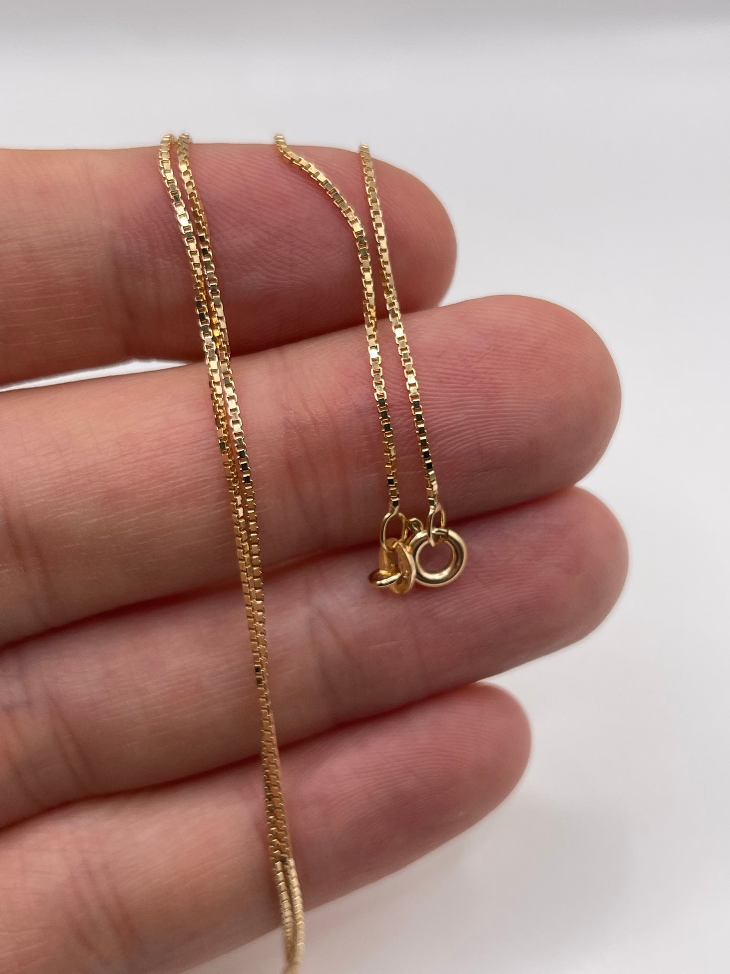 9ct gold chain E