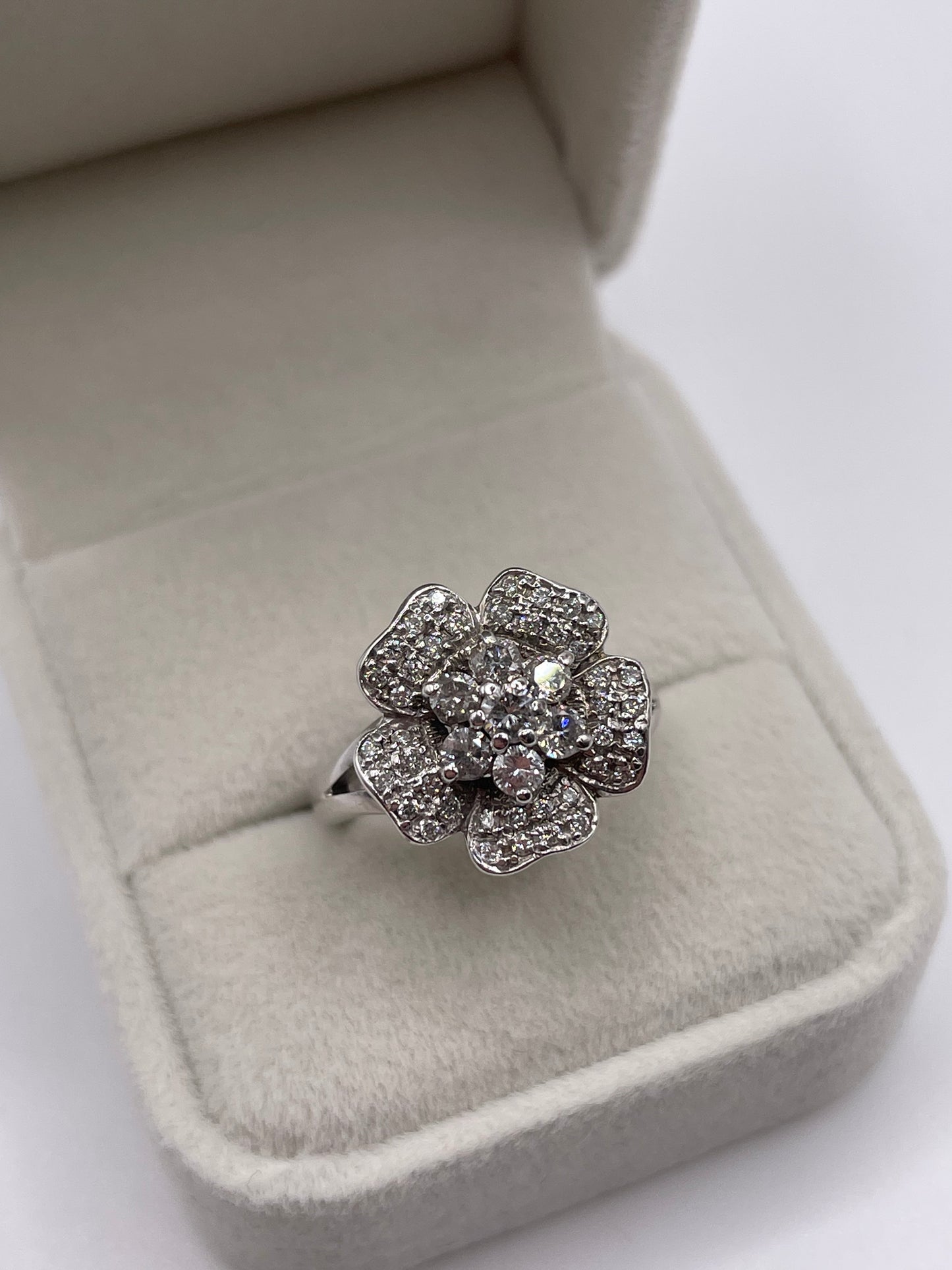Heavy 18ct white gold diamond cluster ring